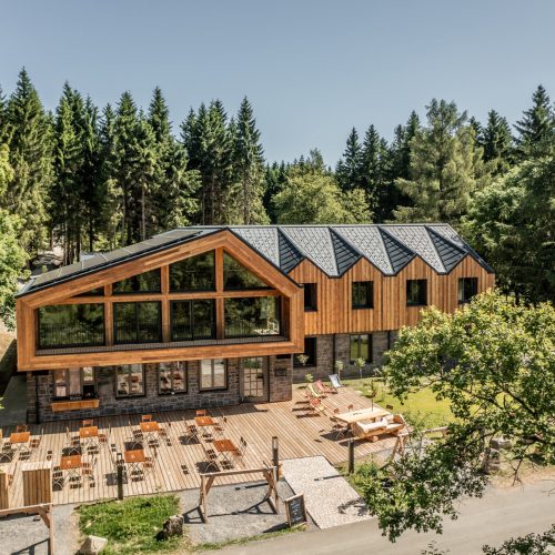 basislager aussenansicht hero